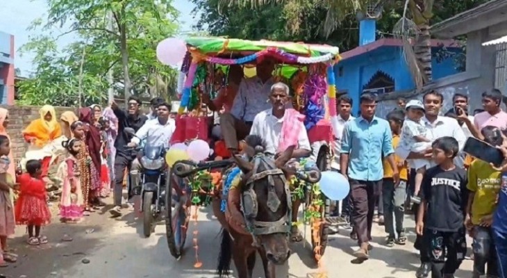 প্রধান শিক্ষককে ঘোড়ার গাড়িতে চড়িয়ে রাজকীয় বিদায়